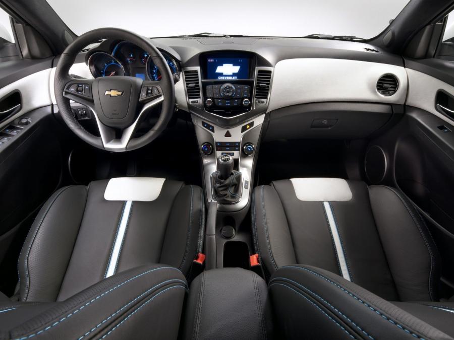  Chevrolet Cruze Hatchback Concept 2010 года  (фото 15 из 18)
